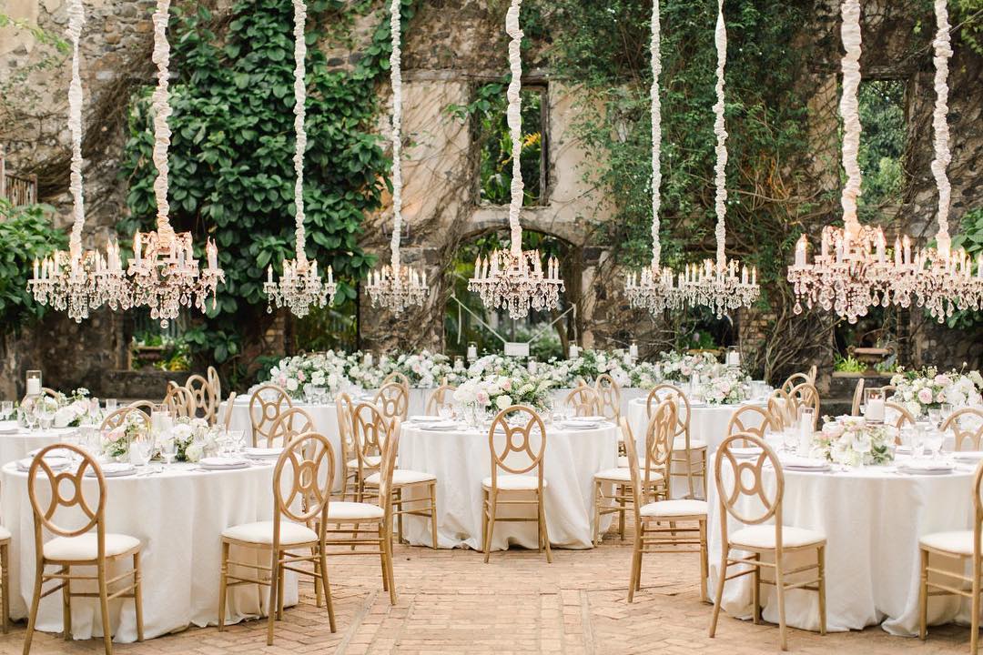 Kształt stołów na wesele – okrągłe czy prostokątne?