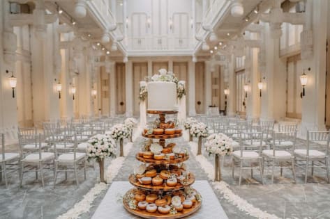 Torty ślubne z pączków na Tłusty Czwartek - hipsterwedding.asia