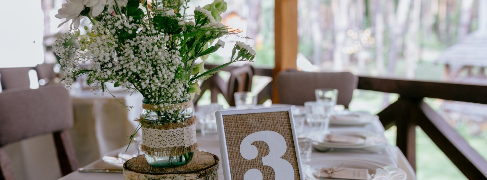 Oryginalne numerki na stoły weselne – 6 pomysłów 110137
