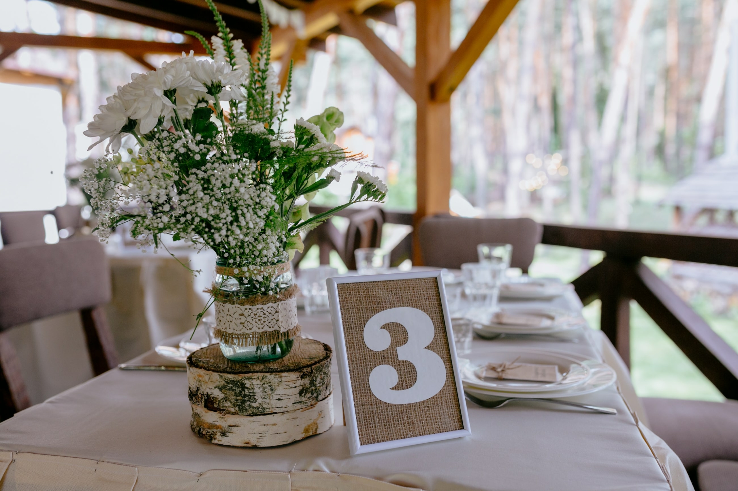 Oryginalne numerki na stoły weselne – 6 pomysłów 110137