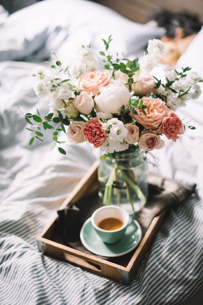 kawa i kwiaty dzień przed ślubem