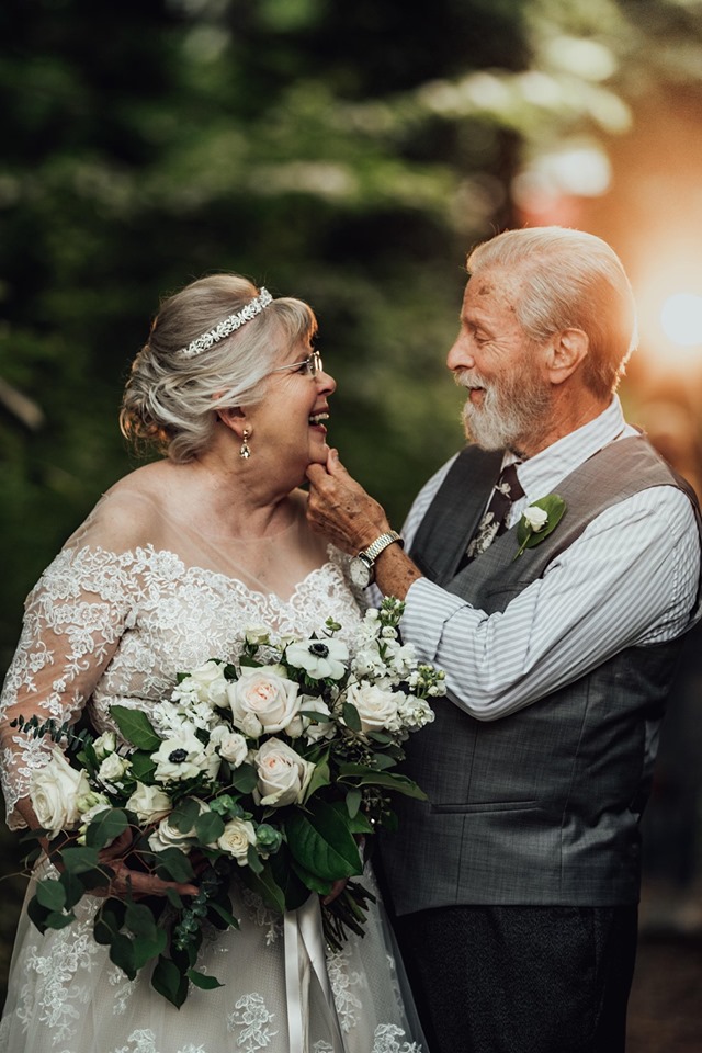 Zaskoczyła dziadków sesją zdjęciową na… 60 rocznicę ślubu! – zdjęcie 2