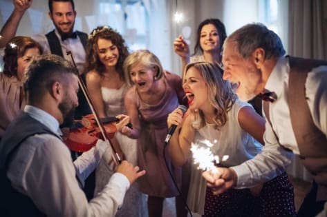 Weselne przyśpiewki — musisz je znać! fot. iStock