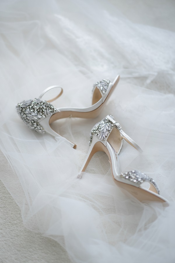 Ozodbione sandały ślubne