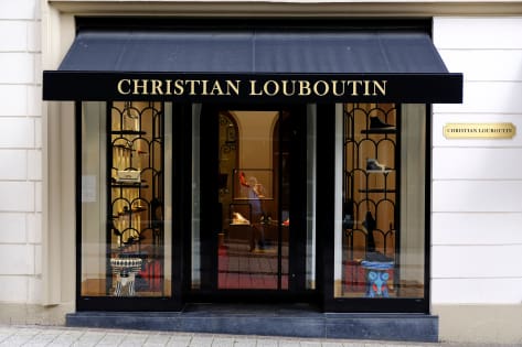 Christian Louboutin  — słynna czerwona podeszwa 54577