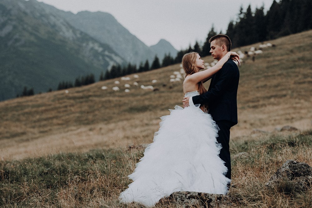 Sesja ślubna w górach: kiedy i gdzie ją wykonać? Zapytaliśmy specjalistów! 41142