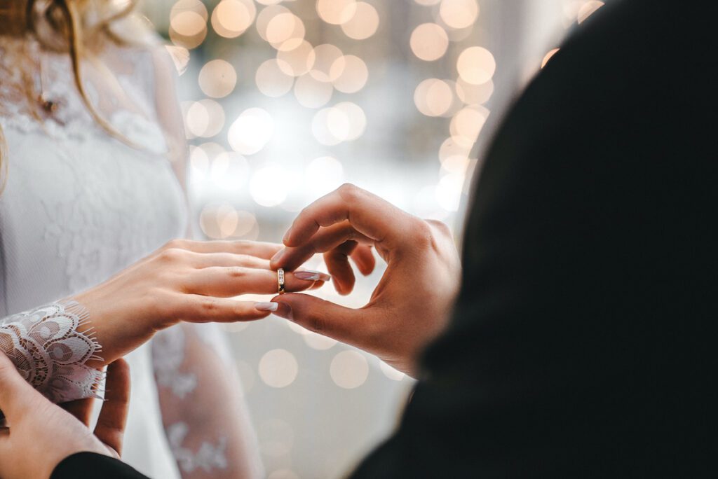  tradycja zakładania obrączek ślubnych