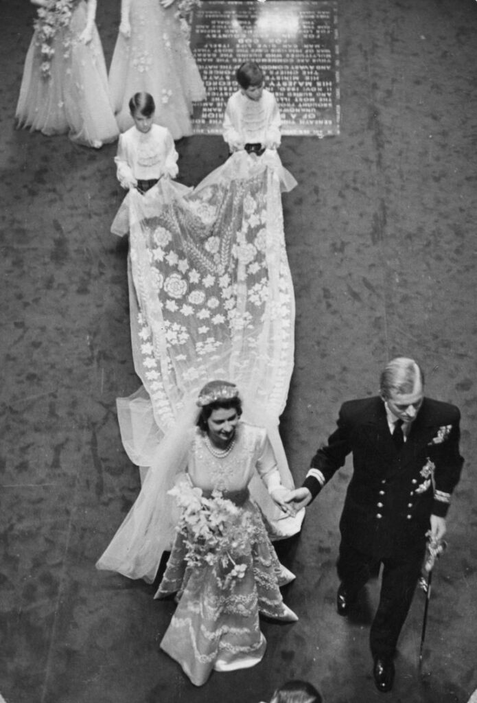 suknia ślubna królowej Elżbiety II