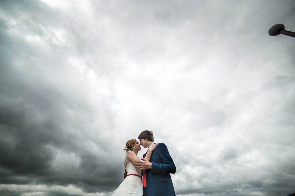 chmury w dniu ślubu