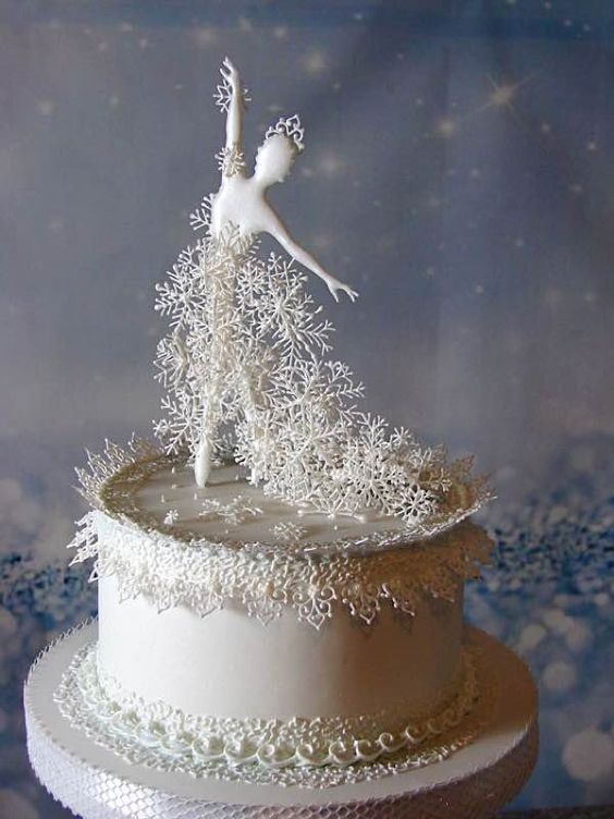 zimowy tort weselny