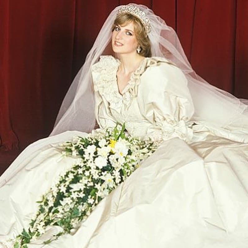 księżna diana w sukni ślubnej