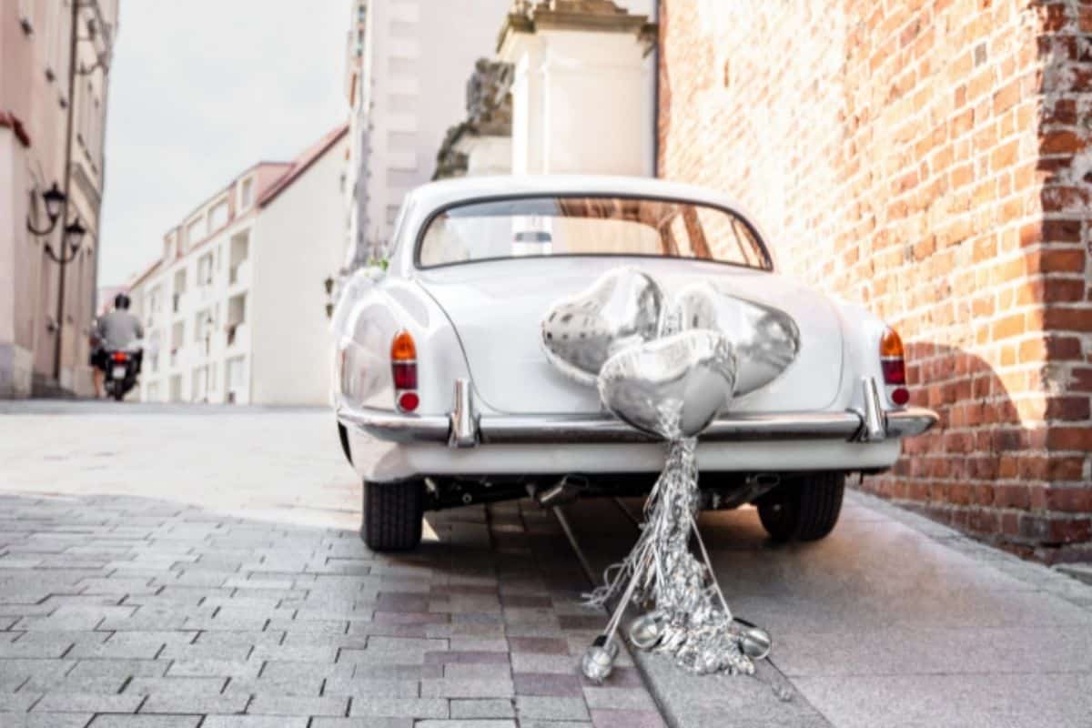 Samochód na wesele - jak przystroić go samodzielnie? TOP 5 pomysłów DIY 101282