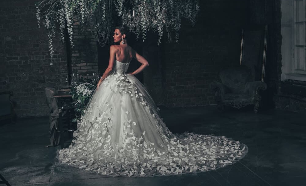 koronkowe suknie ślubne i z elementami 3D