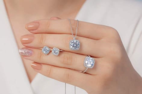 Pierścionek zaręczynowy z diamentem laboratoryjnym? Czym jest diament syntetyczny? 99607