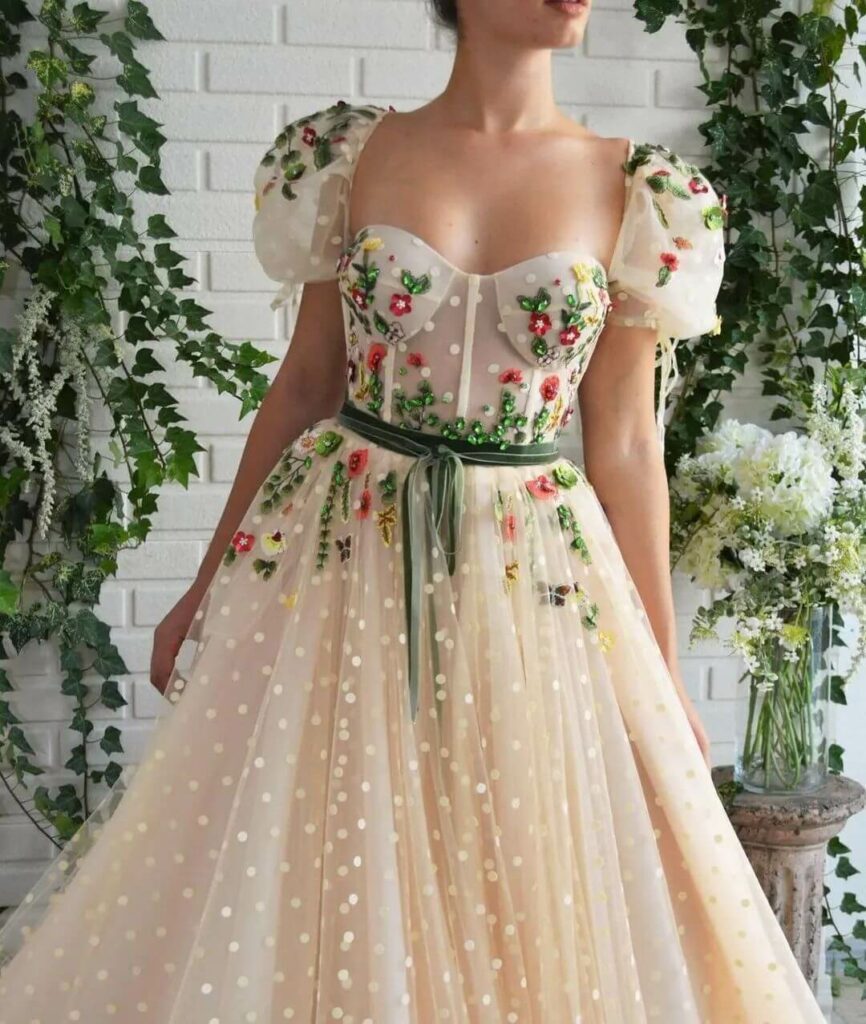 suknia ślubna w kwiaty