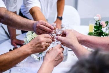Ile wódki kupić na wesele? Jaką wódkę wybrać? Sprawdźcie! 109969