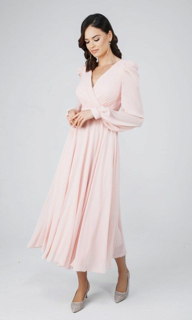 różowa suknia maxi