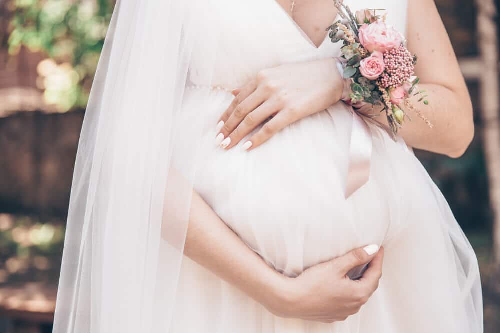 Panna Młoda w ciąży. 10 rzeczy, o których musisz pamiętać, biorąc ślub w stanie błogosławionym 105683