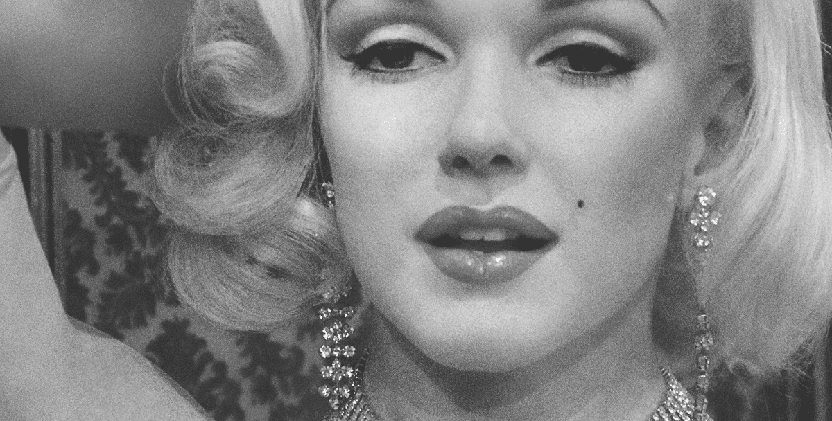 Przypominamy najpiękniejsze stylizacje Marilyn Monroe 112580
