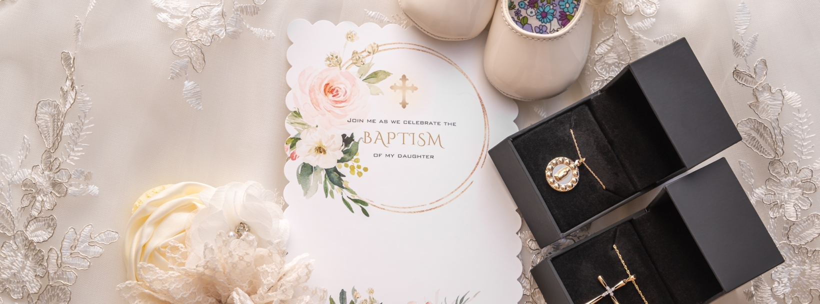 Najpiękniejsze zaproszenia na chrzest. Jak powiadomić bliskich o tej wyjątkowej uroczystości? 120574