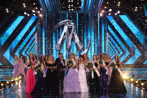 Pokaz sukien wieczorowych z Concept Store Izabela Janachowska na gali Miss Polski 2023.