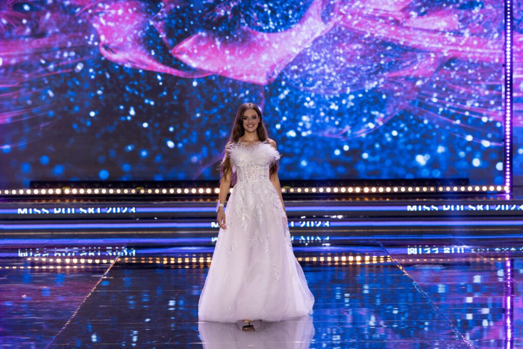 pokaz sukien ślubnych na gali Miss Polski