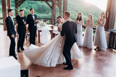 Pierwszy taniec: walc wiedeński, angielski, ognista rumba czy zmysłowe tango? Moje typy i przegląd najlepszych utworów 126372