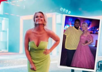 Kobieta w zielonej sukni na tle jasnych świateł, obok zdjęcie pary w eleganckich ubraniach: mężczyzna w żółtym stroju, kobieta w różowej sukience na wydarzeniu.