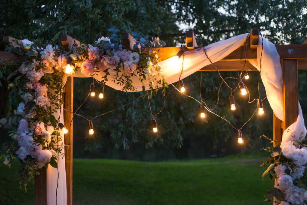 dekoracja podwórka na wesele
