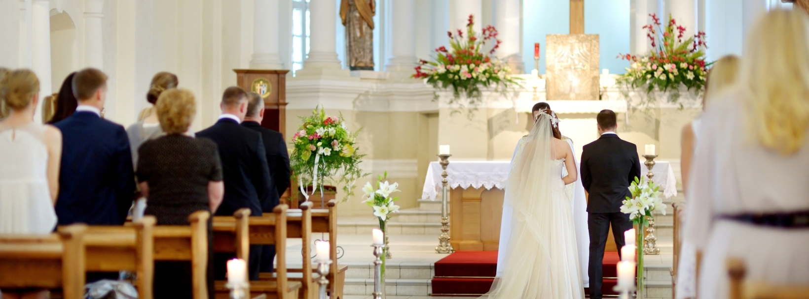 para młoda bierze ślub konkordatowy w kościele