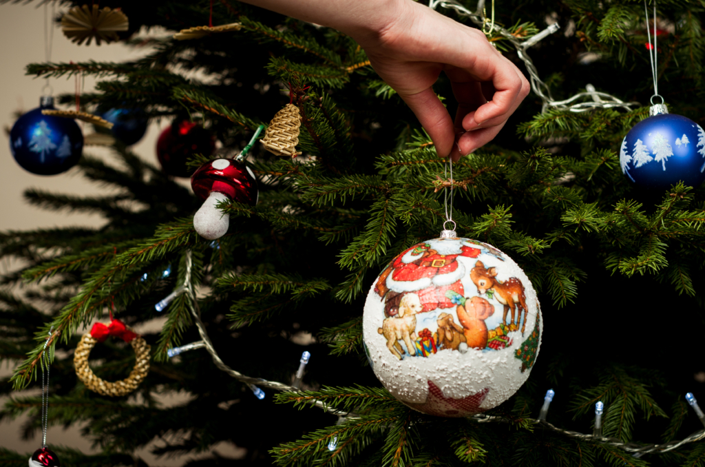 Wigilia w Polsce: Tradycja, która łączy pokolenia! Tradycje bożonarodzeniowe w Polsce