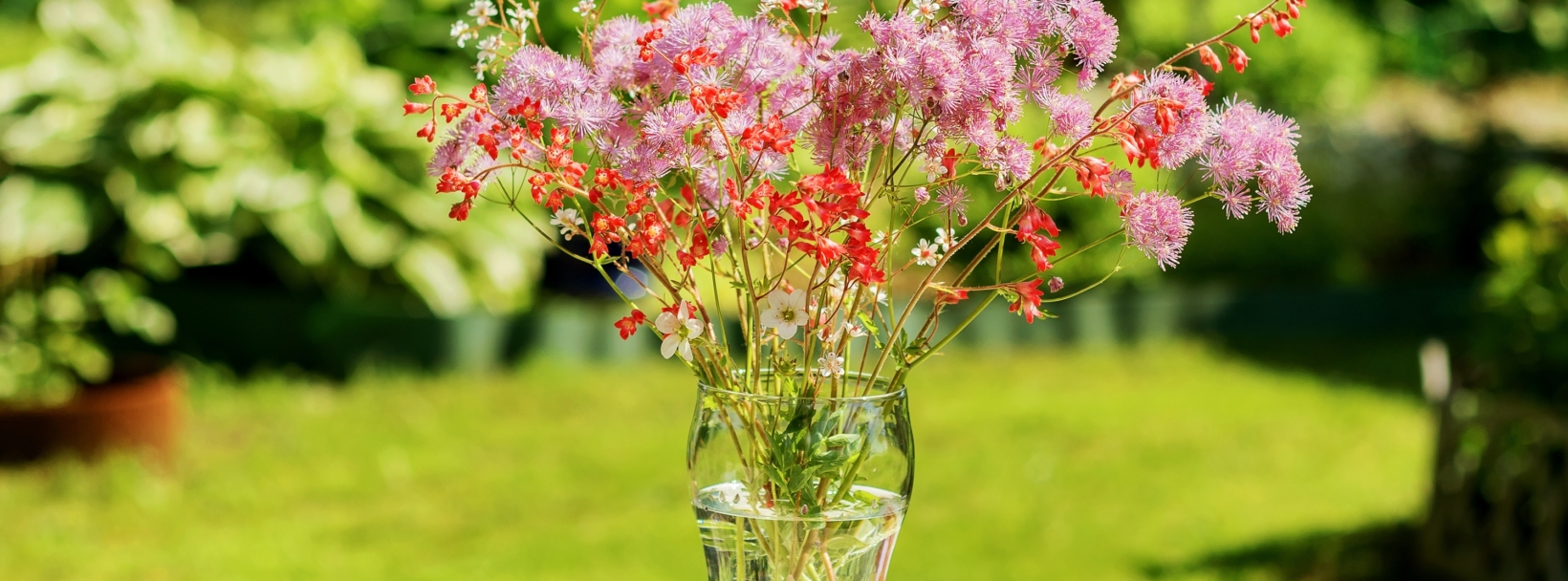jak udekorować wysoki szklany wazon