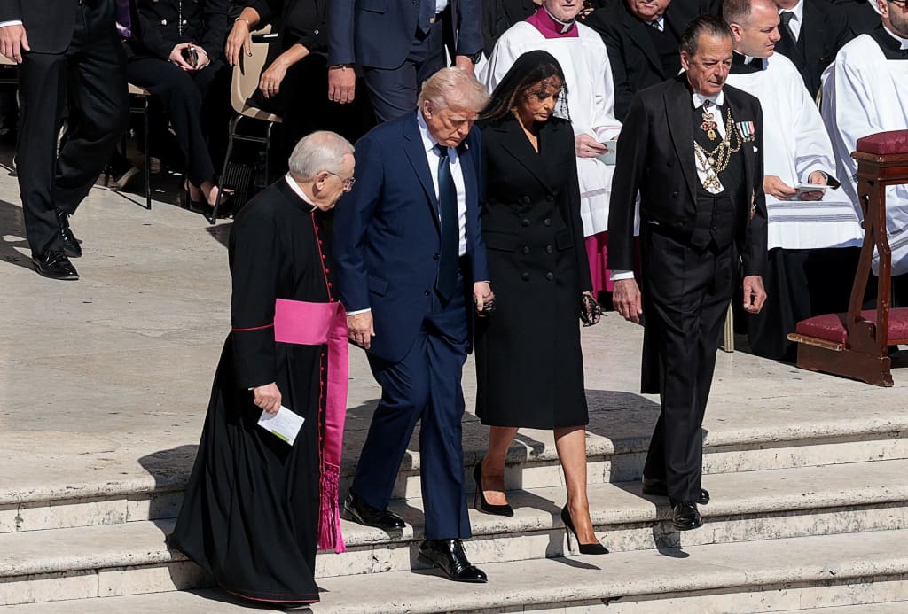 Stylizacja Marty Nawrockiej, Melania Trump na pogrzebie papieża