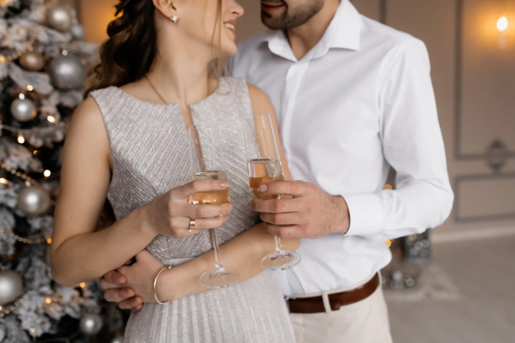 Para z szampanem w ręku